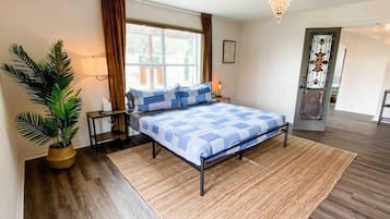 5 quartos, ferros/tábuas de passar roupa, Wi-Fi, roupa de cama