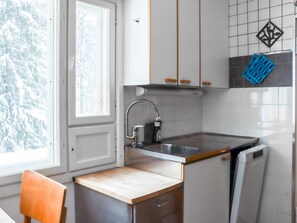 Fridge, microwave, dishwasher, cookware/dishes/utensils