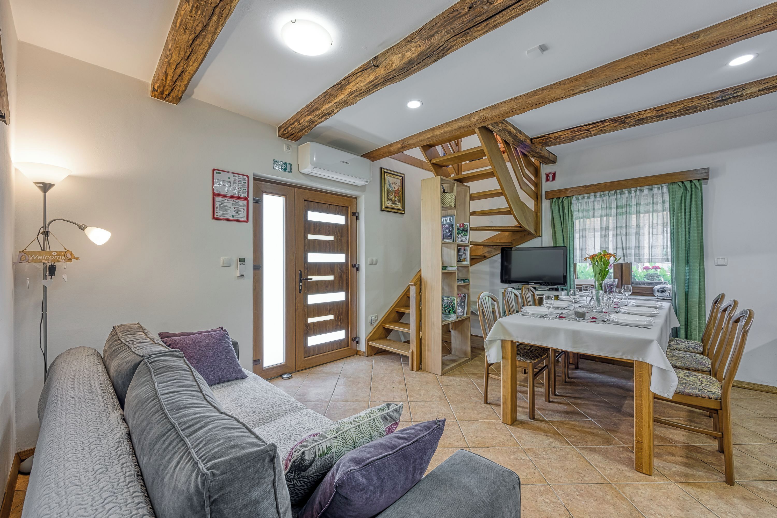 Télévision, chaîne hi-fi