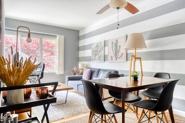 Dining - Lovely Telegraph Hill 1BR w/ Gym & Spa, walk to Muni, by Blueground (San Francisco)