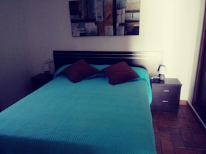 2 habitaciones, tabla de planchar con plancha, wifi y ropa de cama 