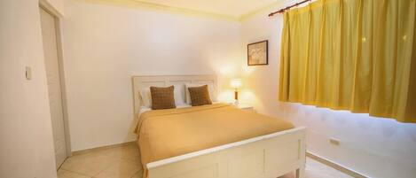 Coffres-forts dans les chambres, fer et planche à repasser