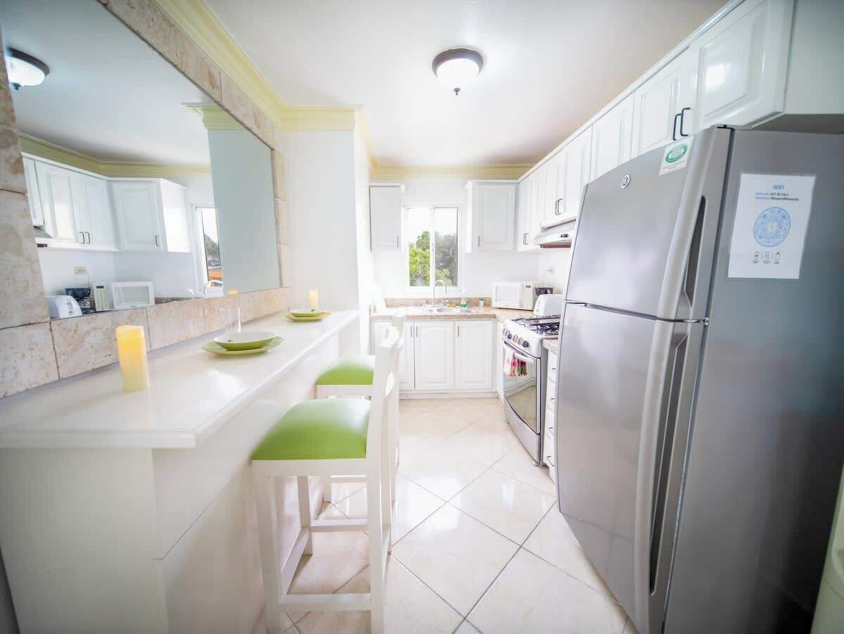 Microwave, oven, coffee/tea maker, blender