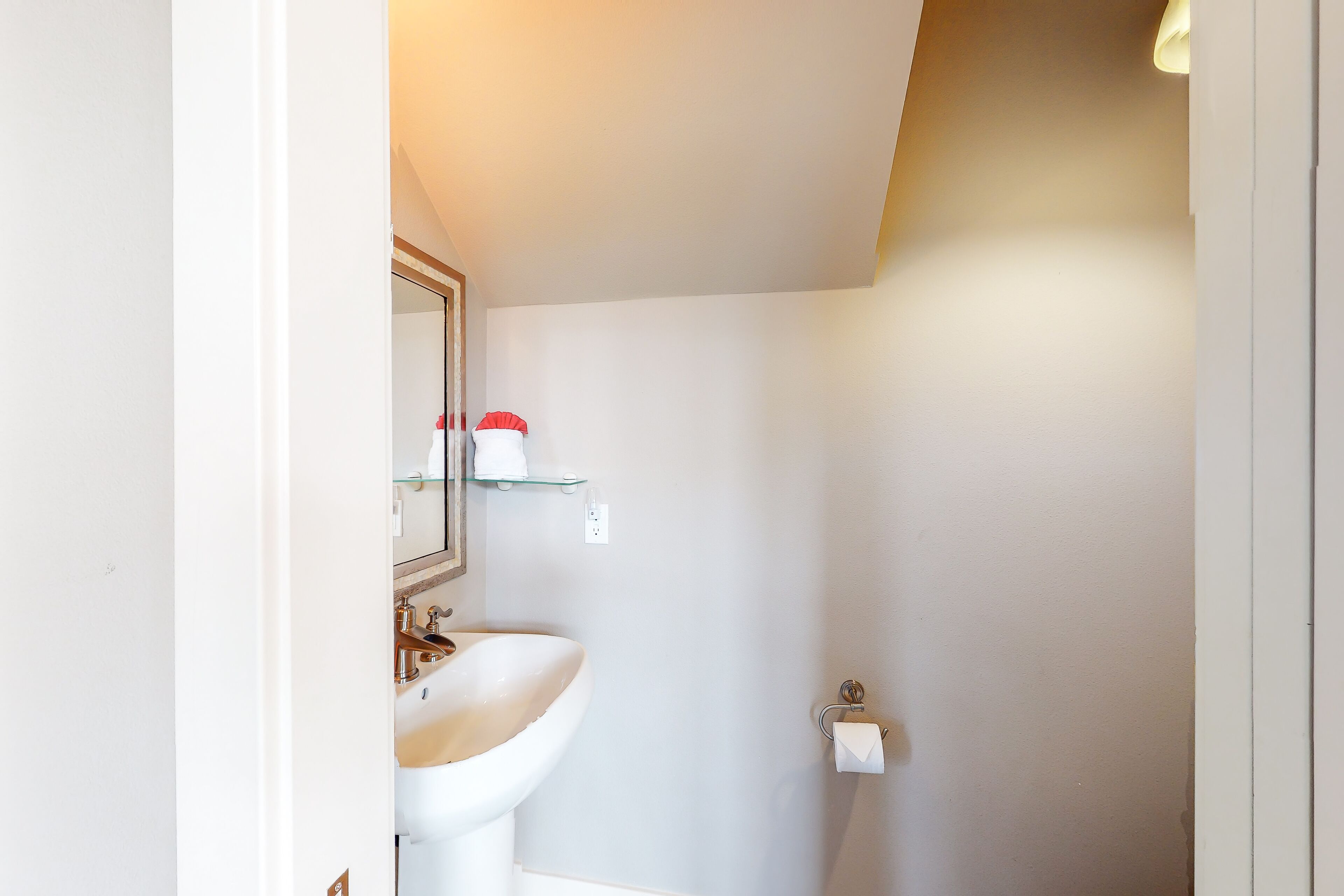 Two adjoining beachside homes with ocean-view deck - walk to dining & shops