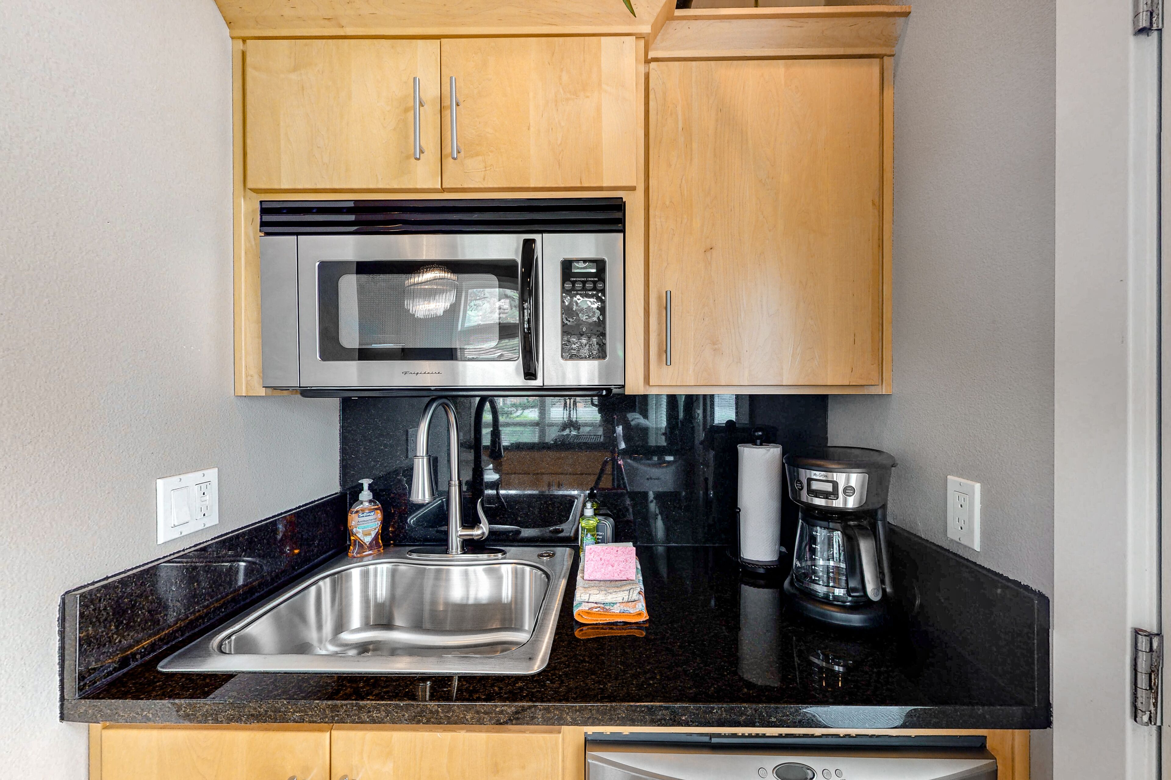 Upscale group retreat with 3 adjoining homes & large deck - 100 feet to beach