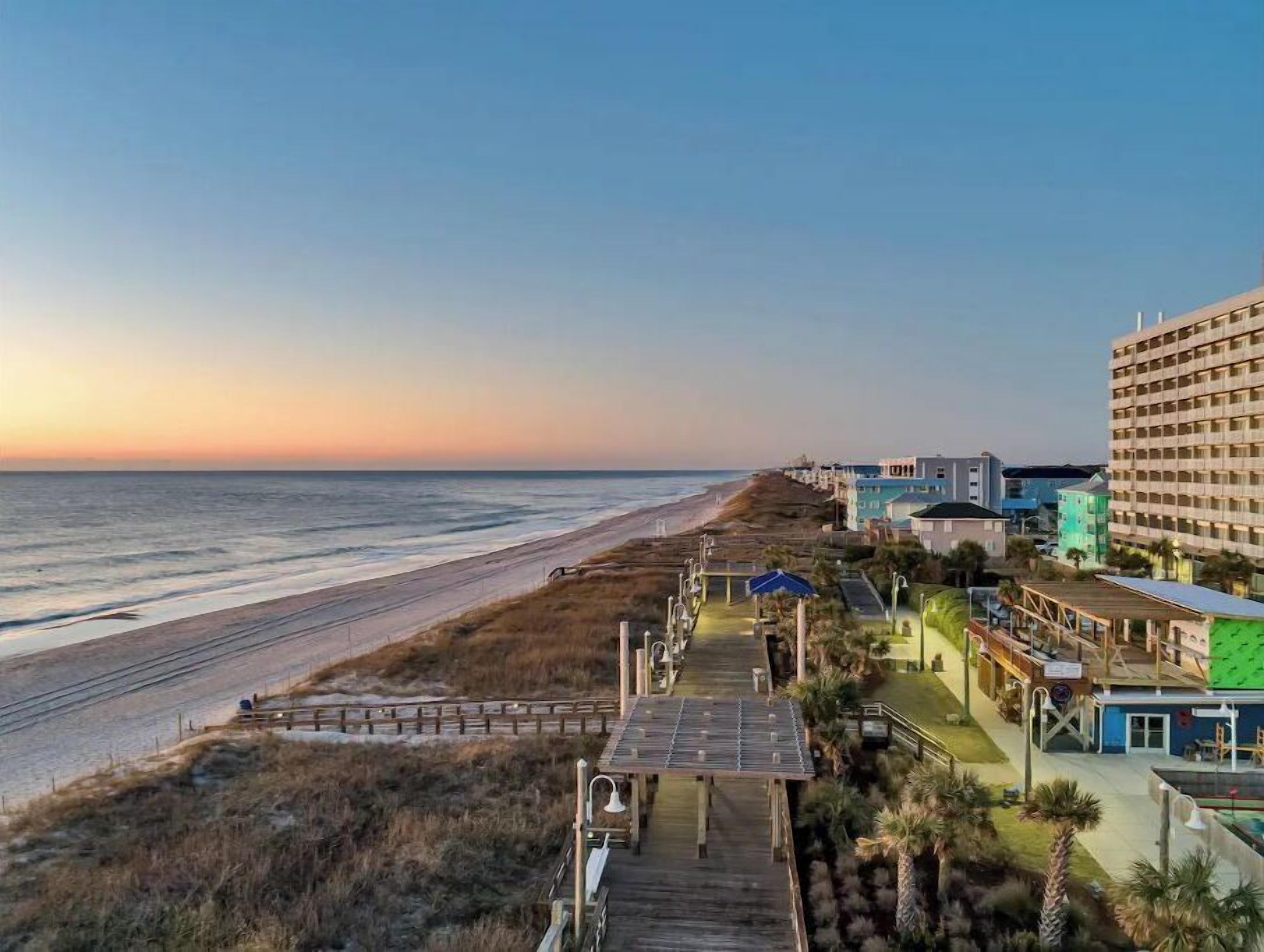 Plage à proximité, chaises longues
