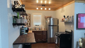 Microondas, horno y placa de cocina