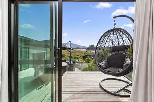 R and R at Robertson - Raglan Holiday Home