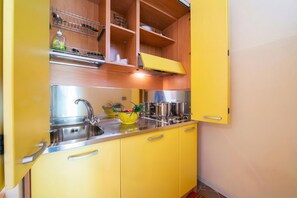 Standard Apartment, Multiple Bedrooms (Yellow Apartment Desenzano With Smart) | Private kitchenette | Fridge, stovetop, coffee/tea maker, electric kettle