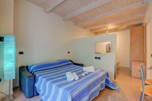 Căn hộ Tiêu chuẩn, nhiều phòng ngủ (Blue Apartment Desenzano With Wifi) | 1 phòng ngủ, truy cập Internet không dây miễn phí, bộ trải giường 