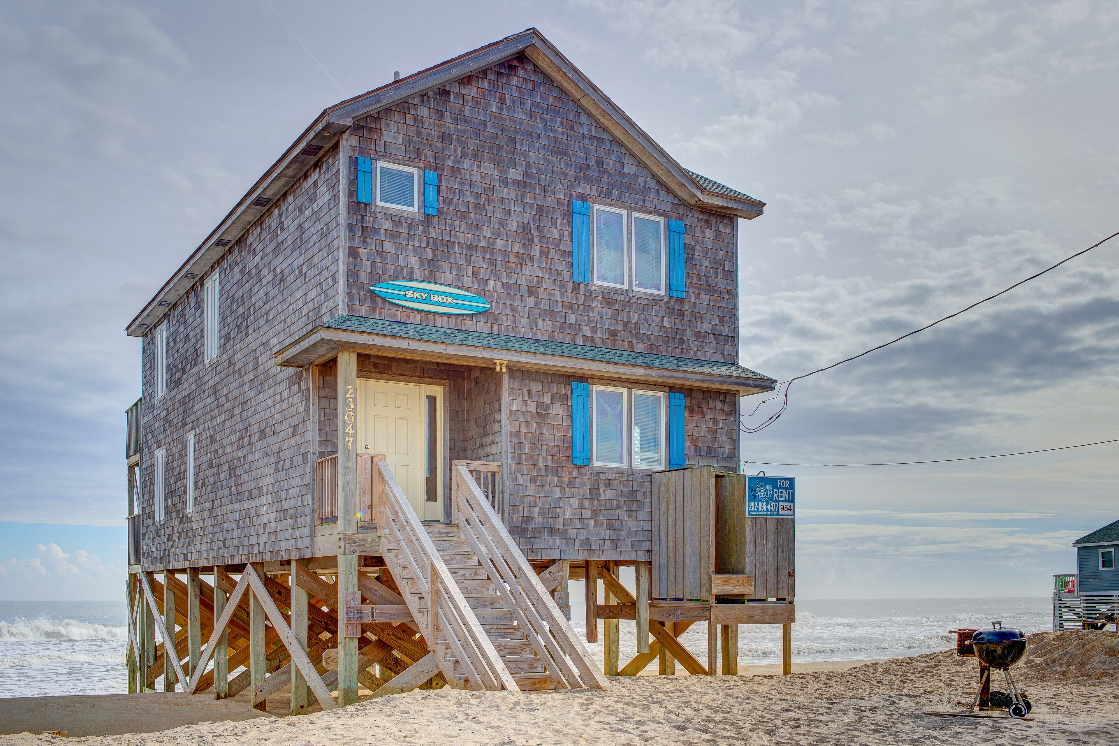 Oceanfront dog-friendly home w/prime beach access, foosball table, spacious deck
