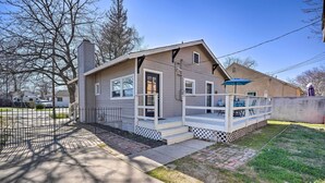 A single-story house with a covered porch, a fenced yard, and a clear sky. - Pet-Friendly Sacramento Home ~ 5 to Downtown! (Sacramento)