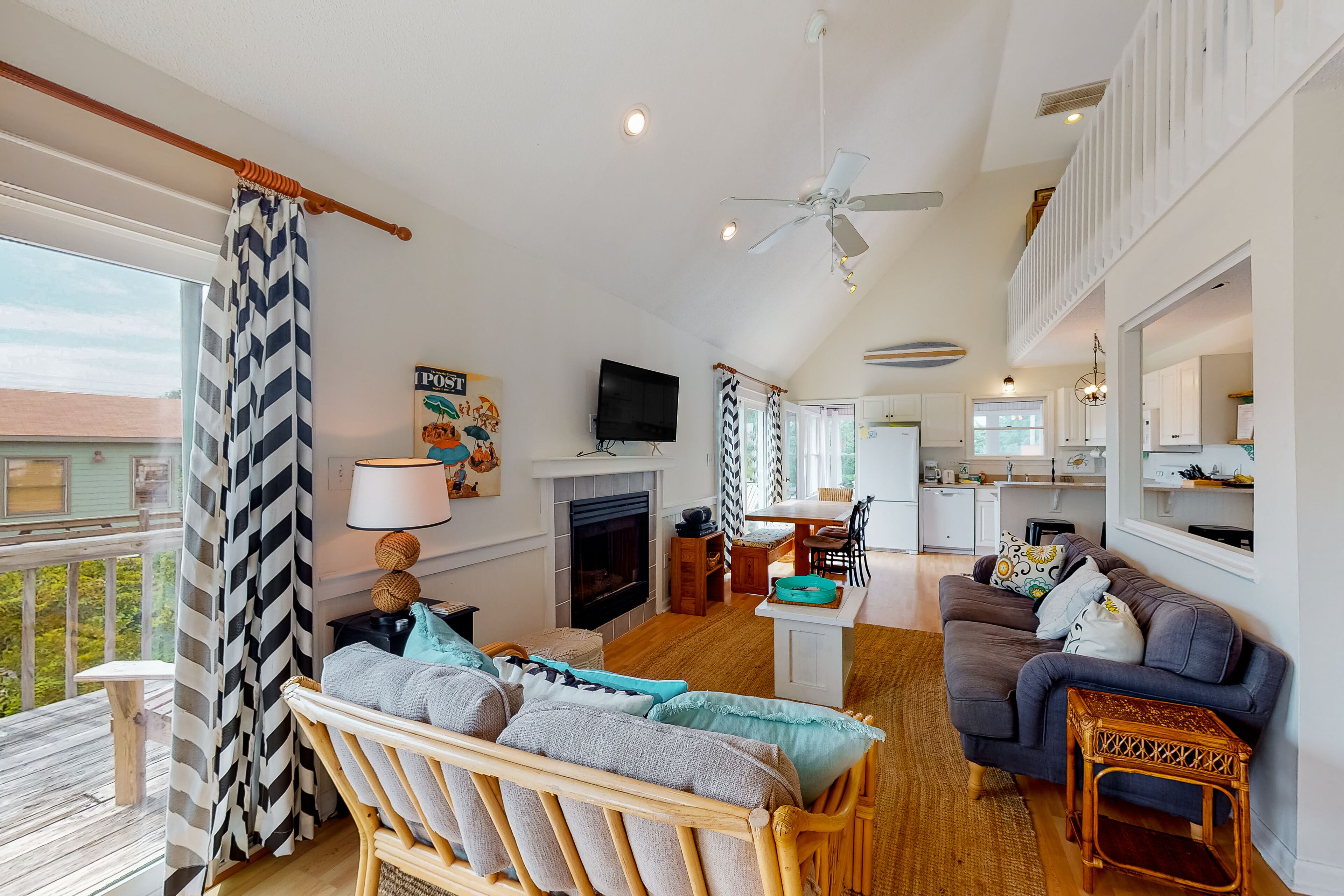 Ocean view home 5 houses from the beach with private hot tub, decks, AC & WiFi