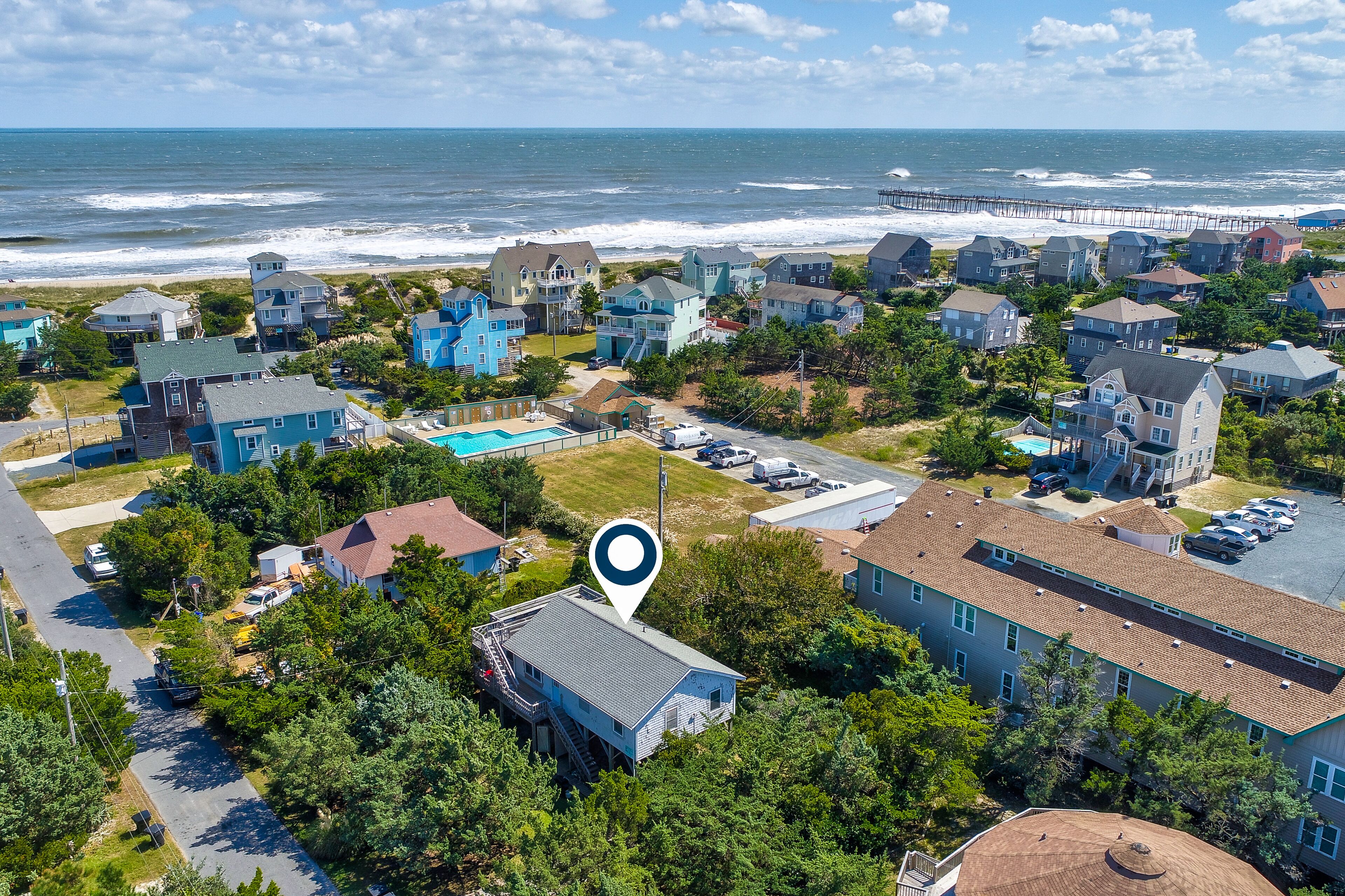 Dog-friendly home with ocean views, rooftop deck & WiFi - 4 lots to the beach