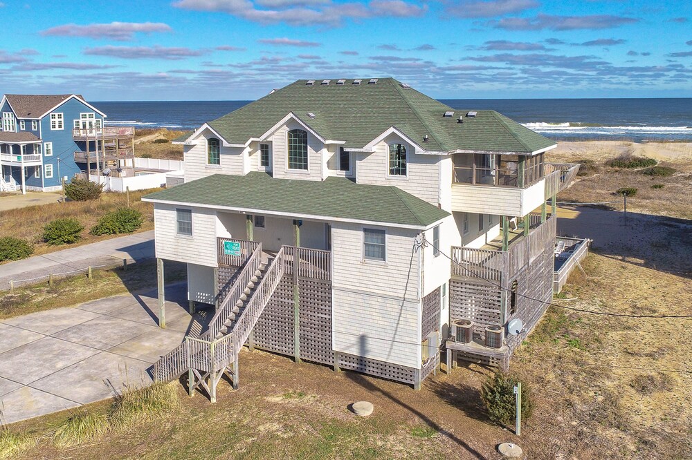 Oceanfront home with private theater, hot tub, pool & pool table - dog-friendly