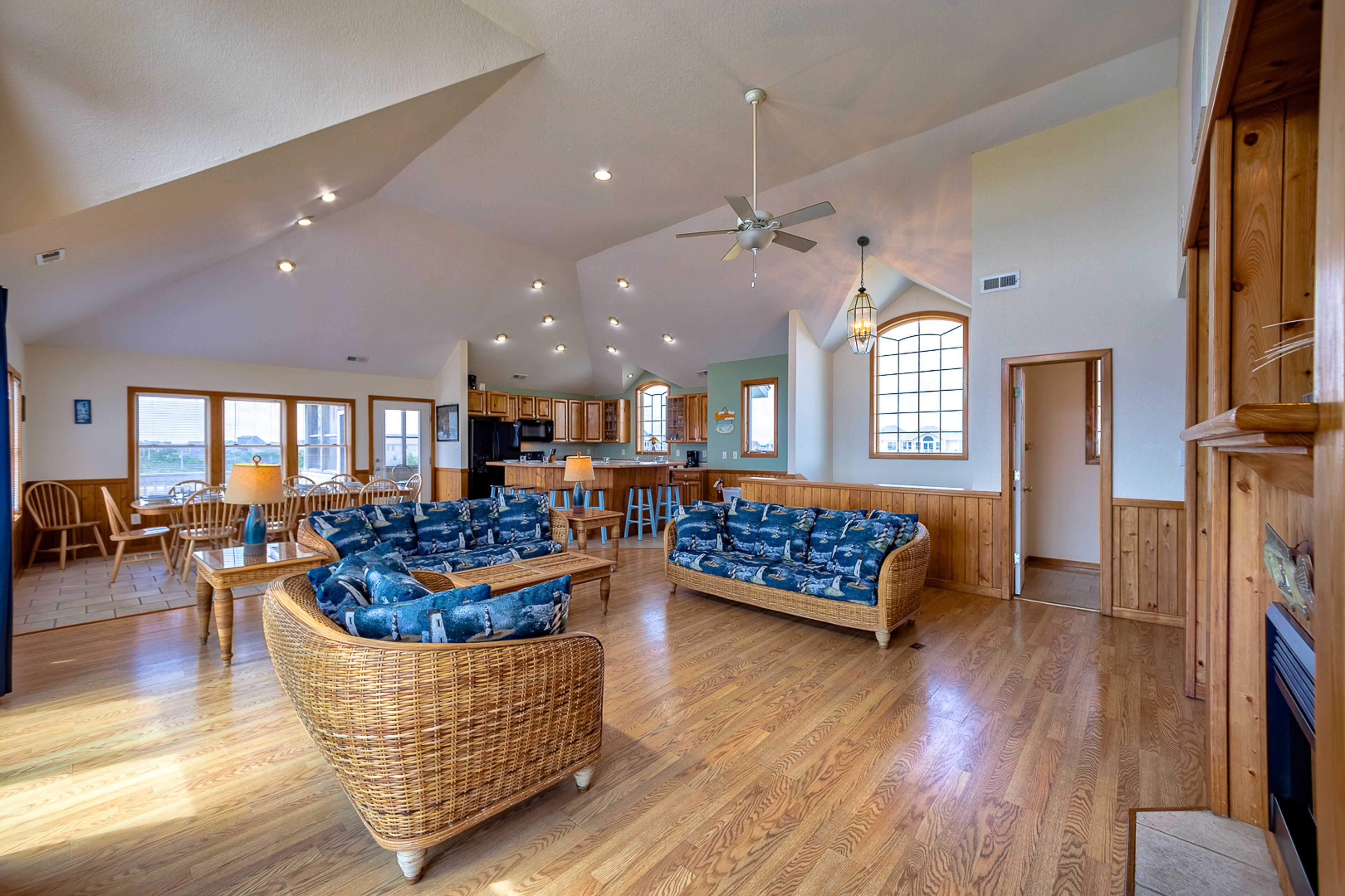 Oceanfront home with private theater, hot tub, pool & pool table - dog-friendly