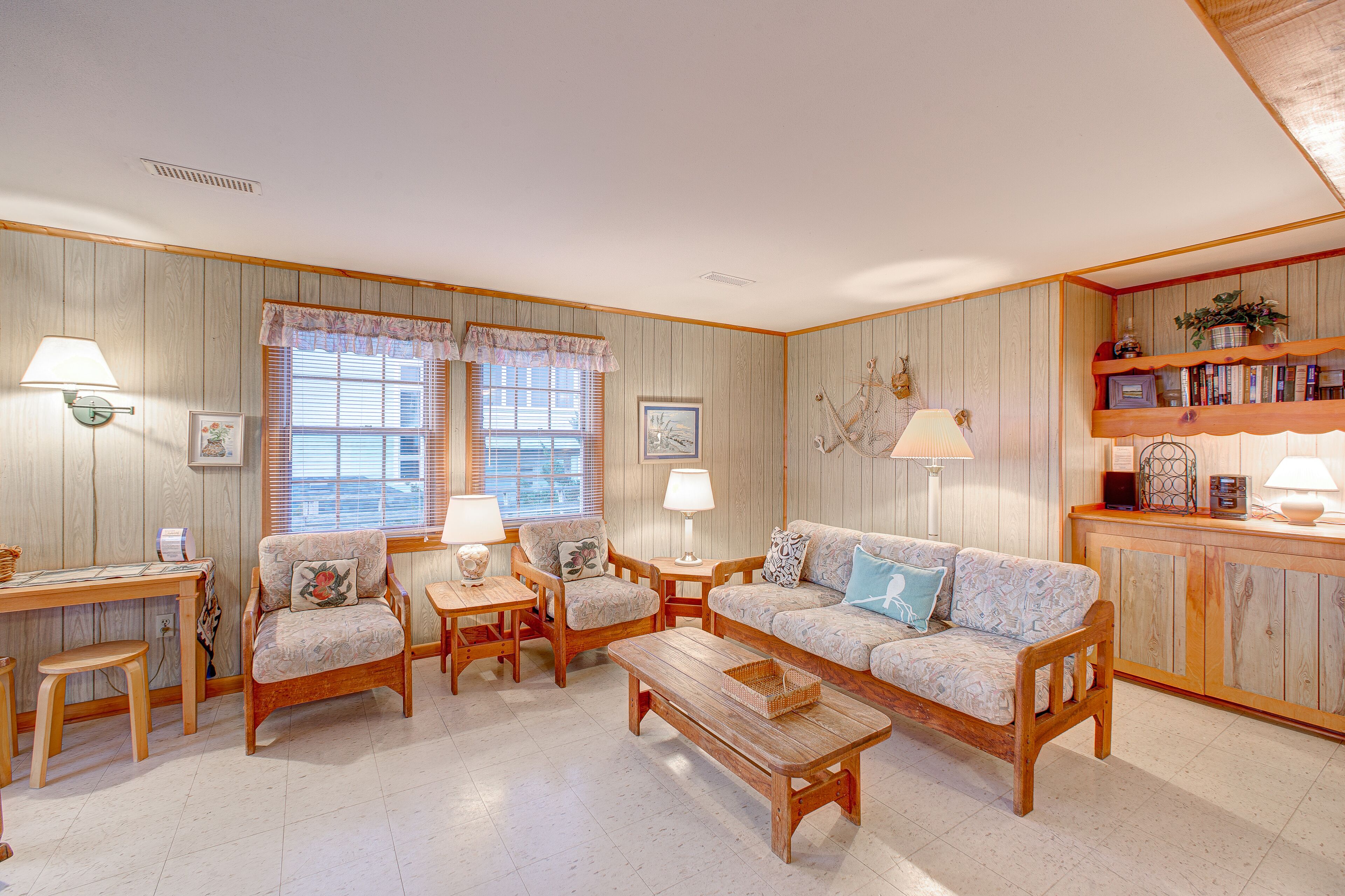 Ocean view home w/beach walkway, outdoor pool, central A/C