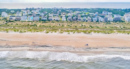 Oceanfront home with private pool, hot tub, decks & fast WiFi - dog-friendly