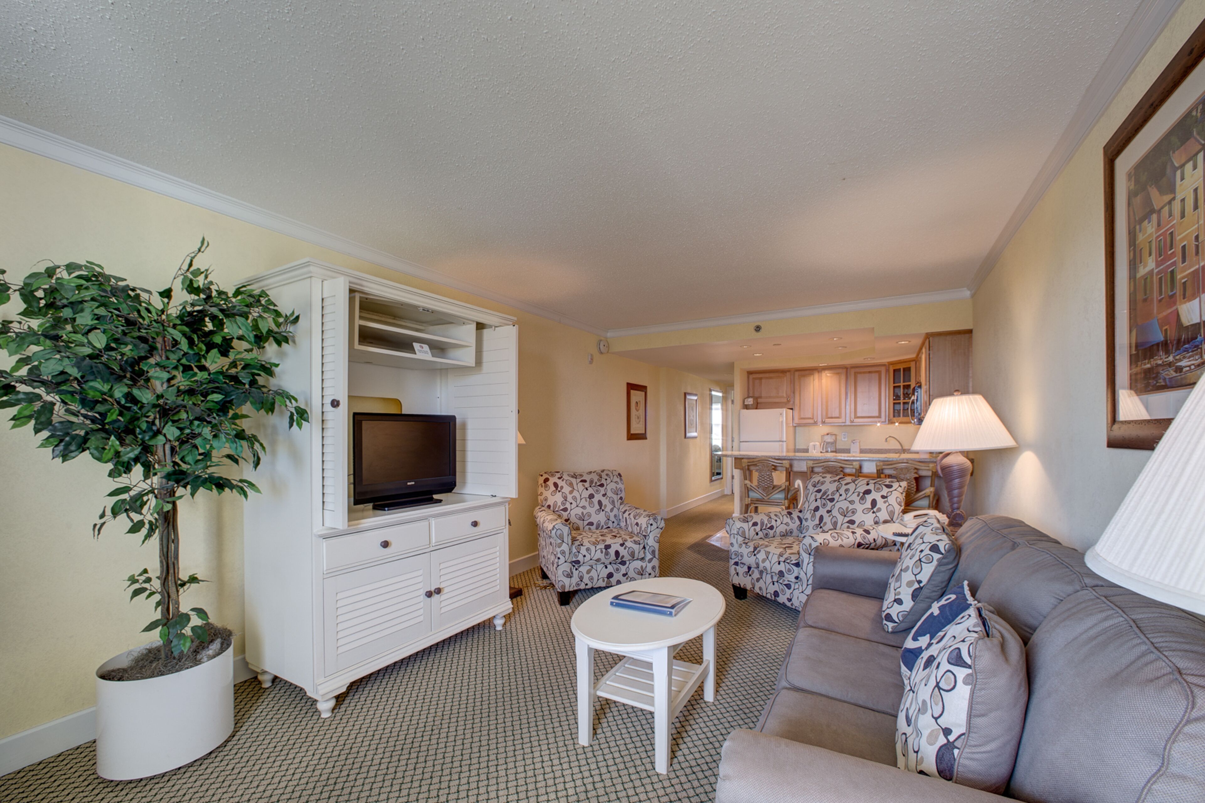 Condo with fast WiFi & outdoor pool - walk to the ocean & Pamlico Sound