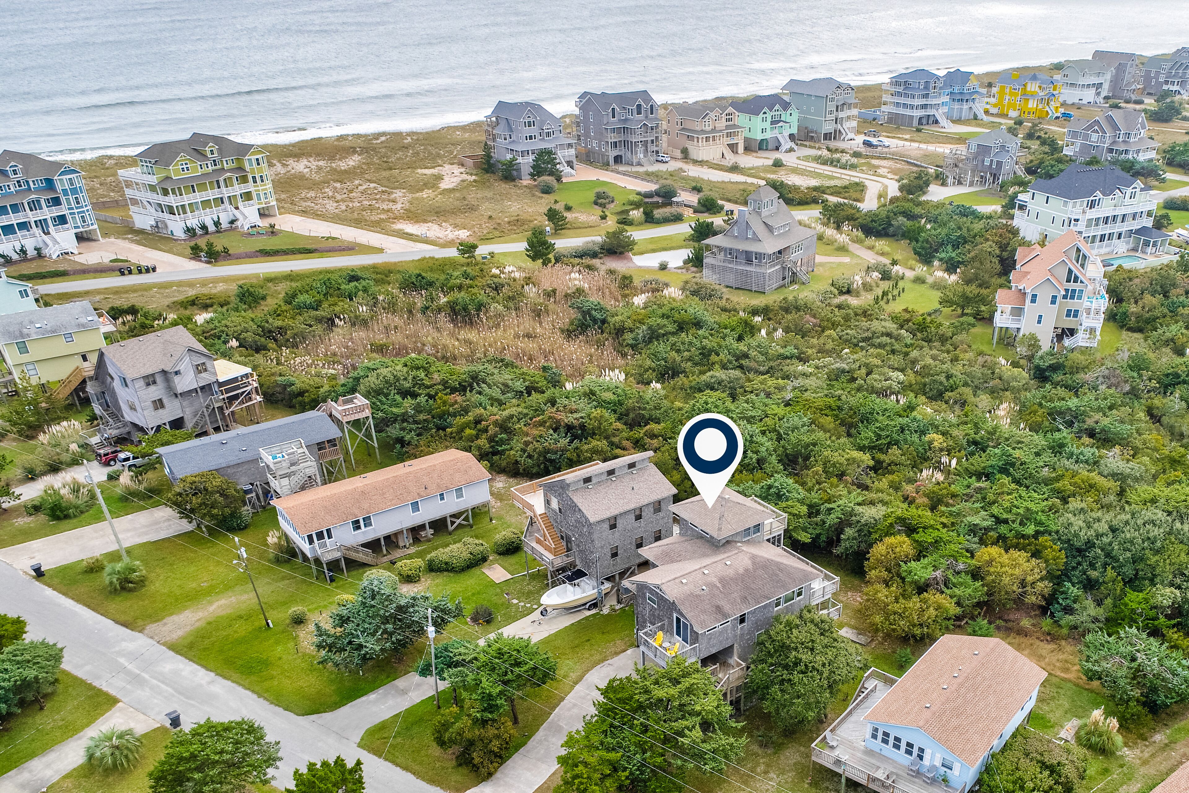 Spacious home near ocean w/balcony, washer/dryer, deck, fast WiFi, central A/C