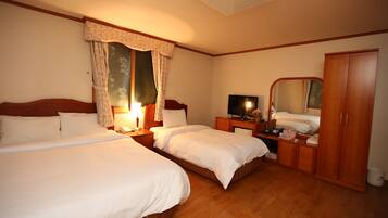 Family Twin Room | Premium bedding, iron/ironing board, free WiFi, bed sheets