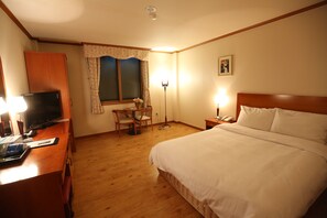 Chambre Double | Literie de qualité supérieure, fer et planche à repasser, Wi-Fi gratuit