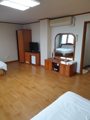 FamilieTwin kamer | Luxe beddengoed, een strijkplank/strijkijzer, gratis wifi, beddengoed