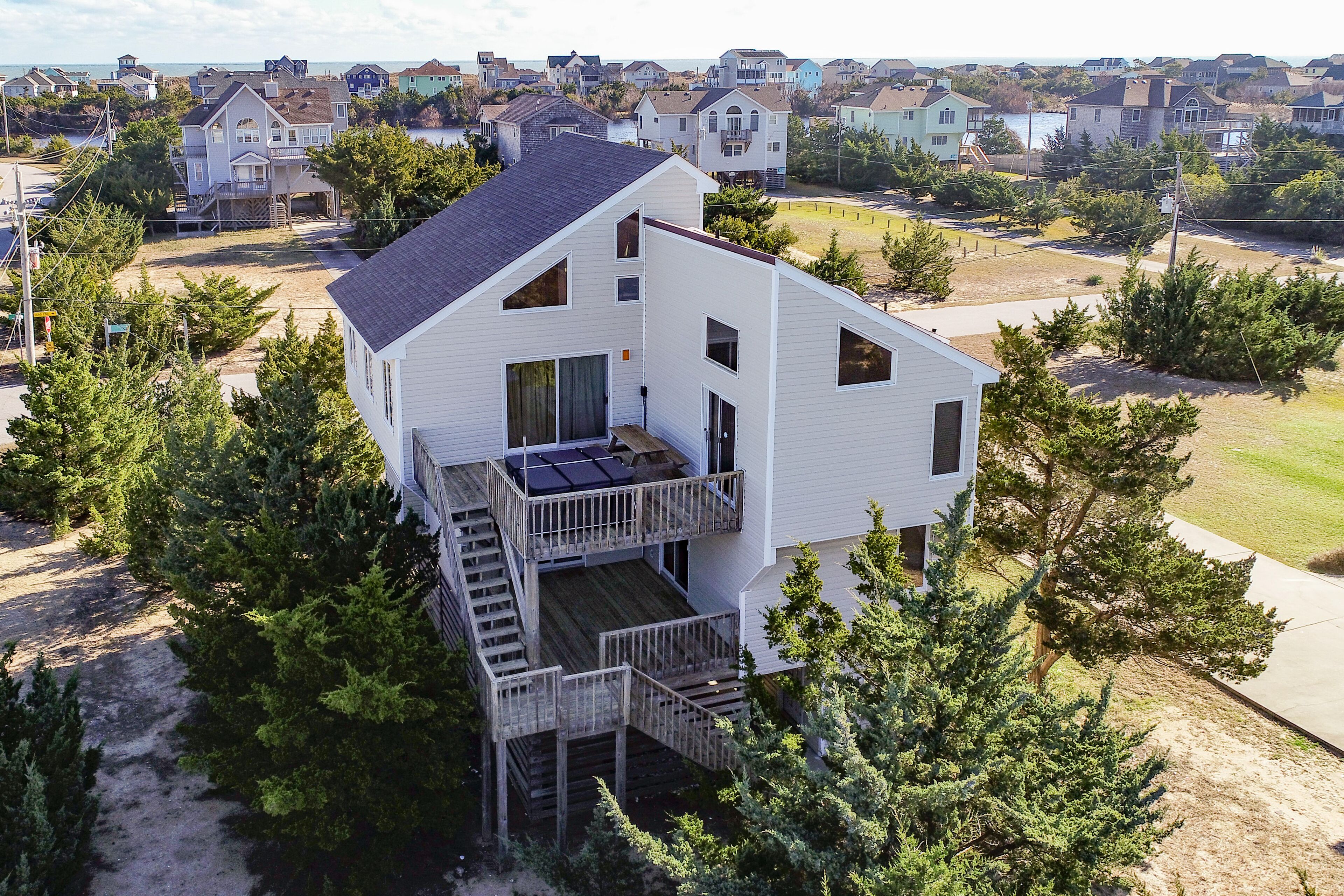 Updated home with private hot tub, ocean/sound view, firepit, shared pool/tennis