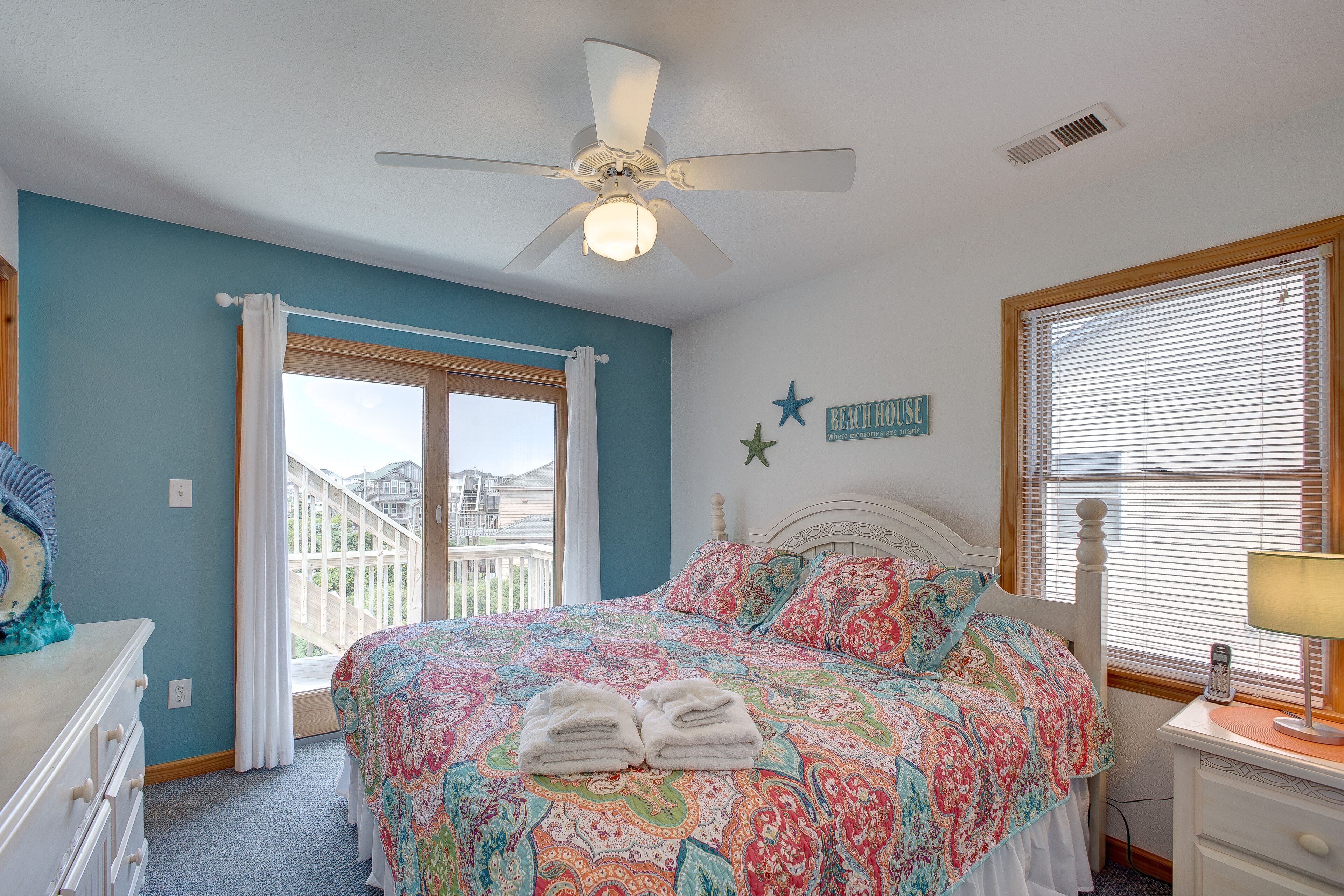 Home w/easy beach access, private saltwater pool & hot tub, rooftop deck