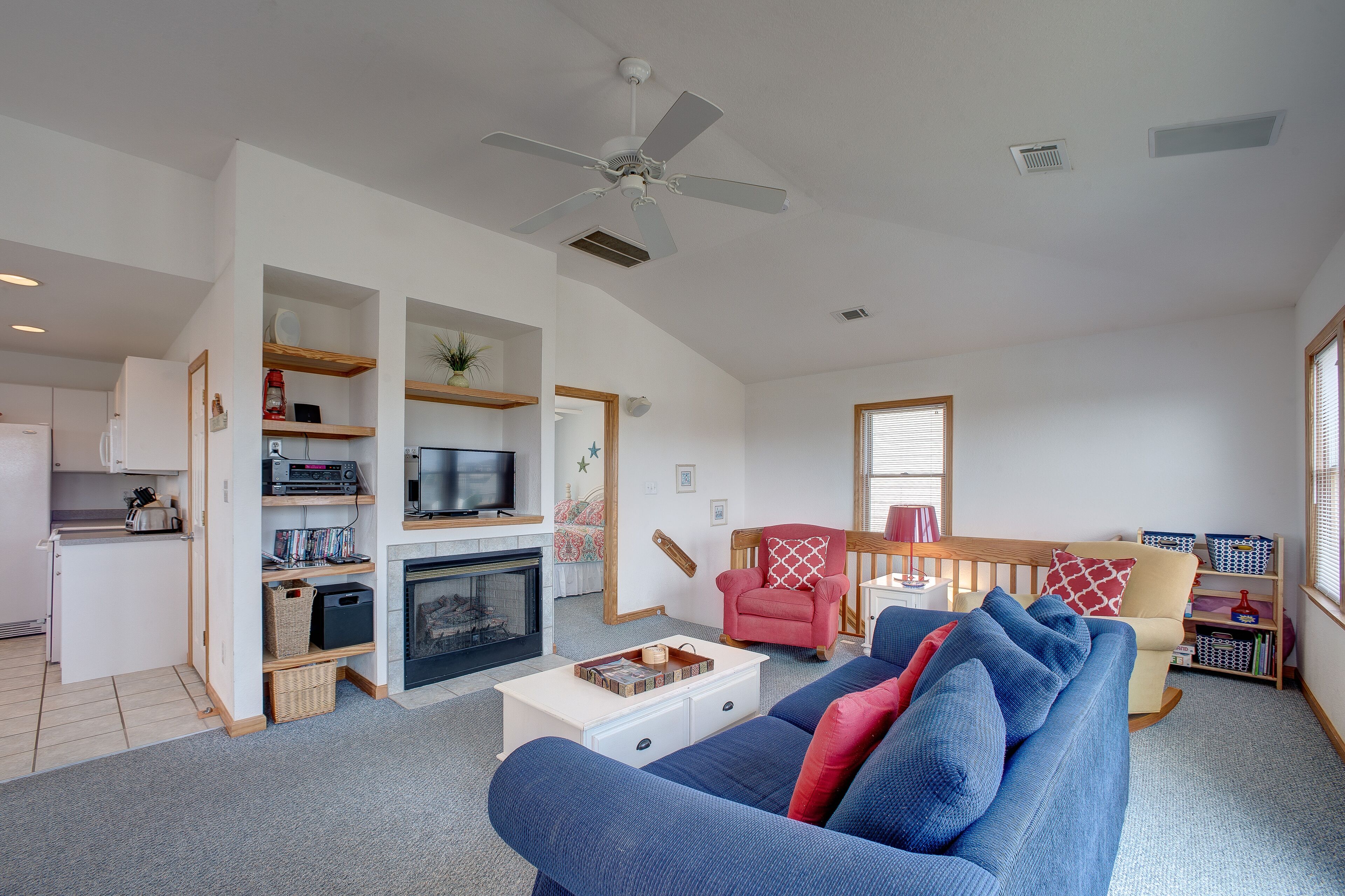 Home w/easy beach access, private saltwater pool & hot tub, rooftop deck