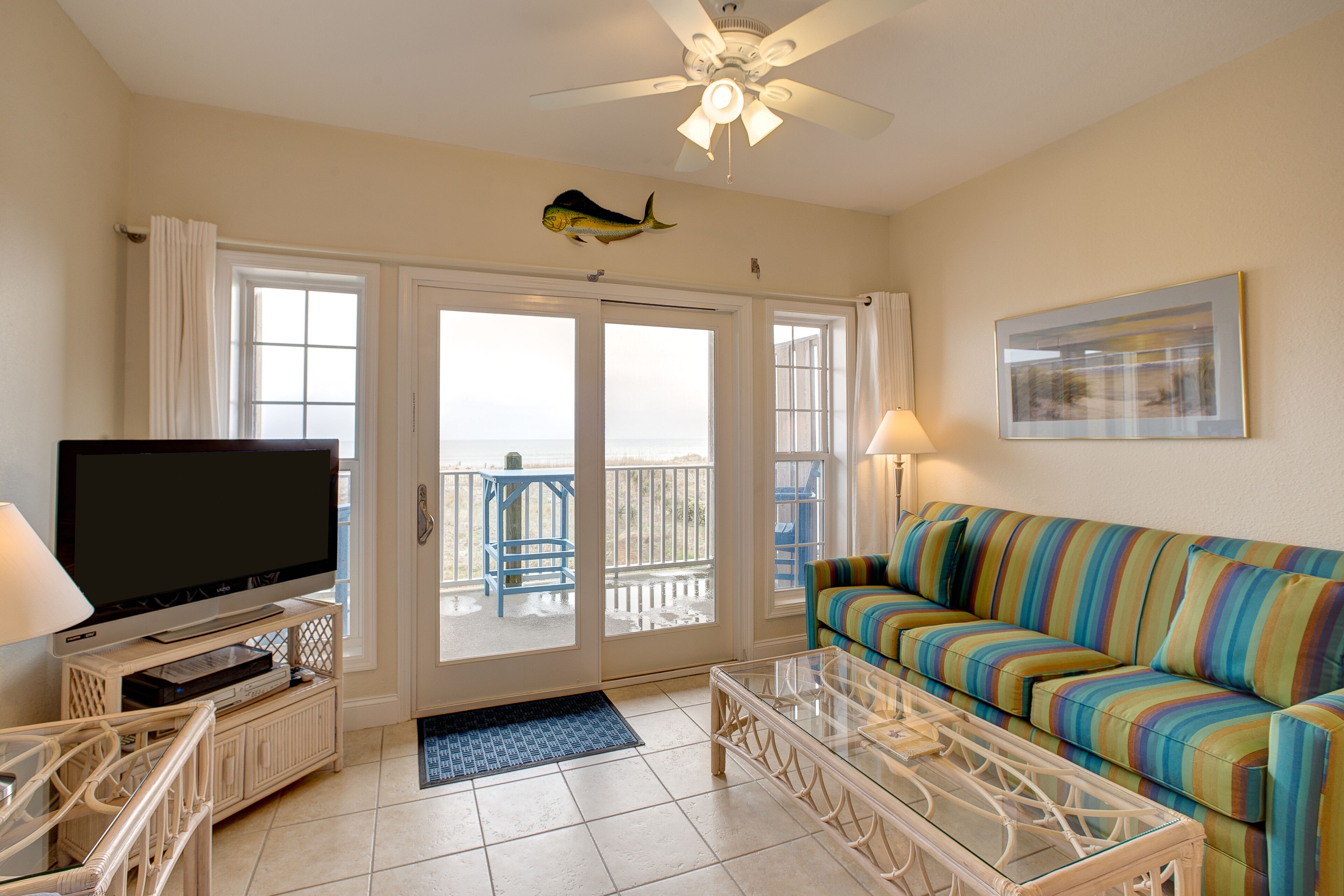 Oceanfront cottage with ocean views, decks, hot tub, outdoor pool, washer/dryer