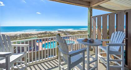 Lovely home in oceanfront location with central AC, access to pool/hot tub