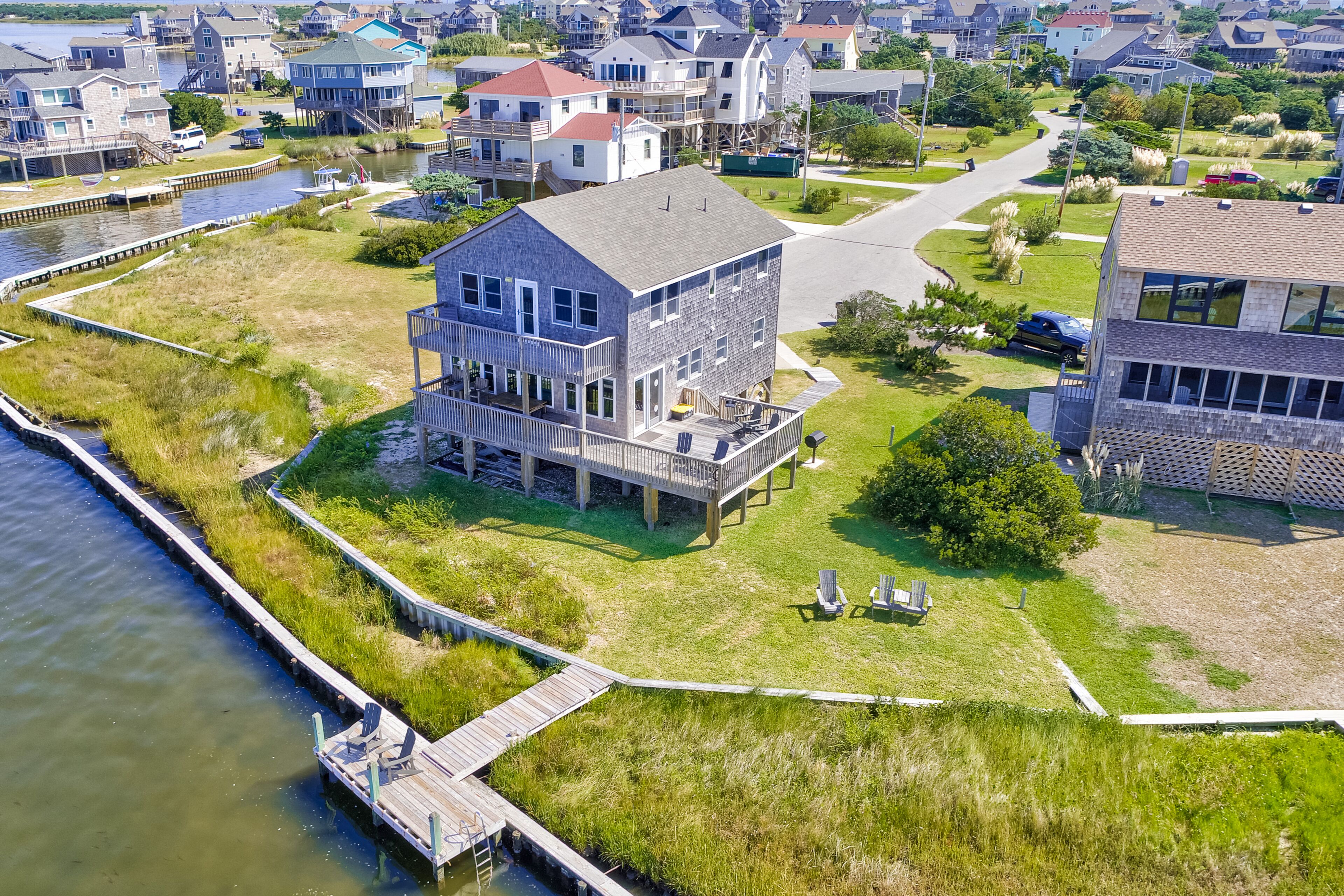 Sound-front vacation home w/free WiFi, shared pool, central AC