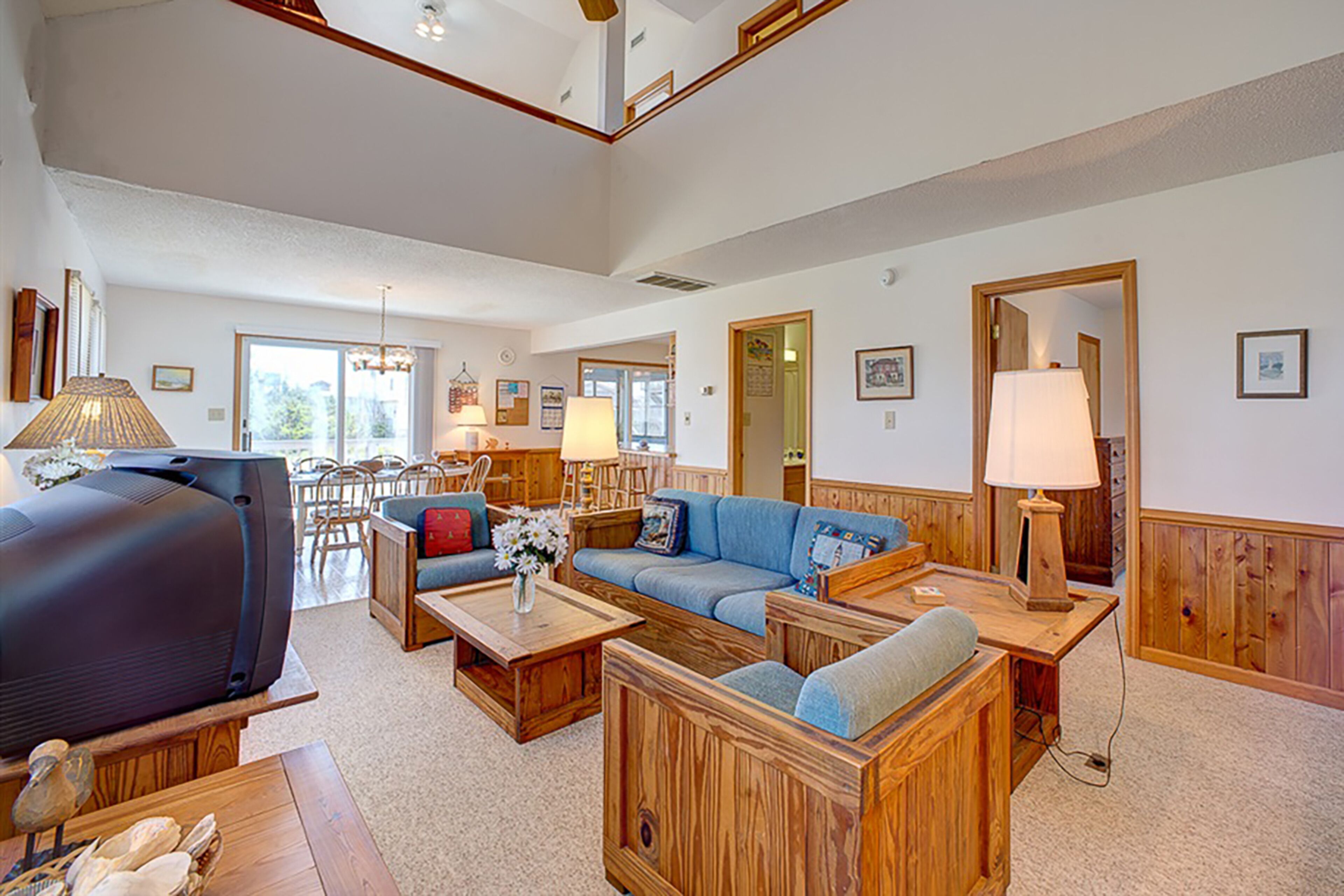 Lovely home 5 lots from the beach with screened porch, decks & fast WiFi