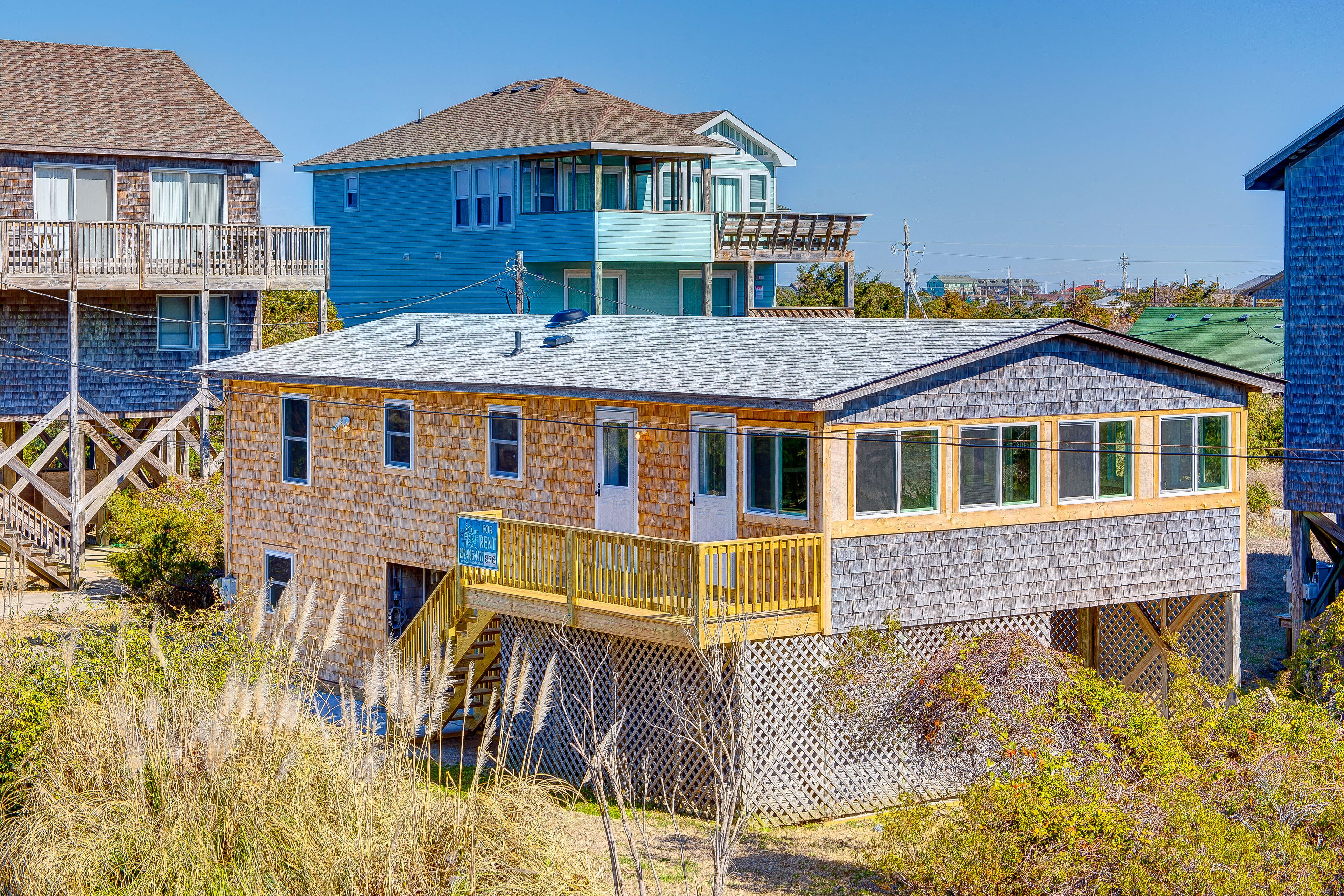 Dog-friendly home in ocean-side location w/private washer/dryer, WiFi, central AC