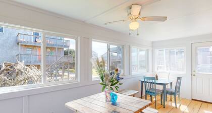Dog-friendly home in ocean-side location w/private washer/dryer, WiFi, central AC