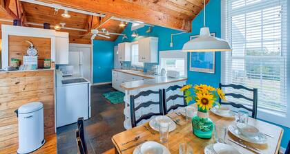 Well-appointed home near the ocean with gas grill, shared outdoor pool, and AC