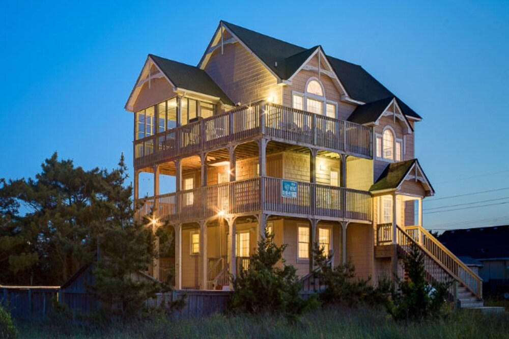Dog-friendly home w/ocean views, private pool & hot tub, gas fireplace, & grill