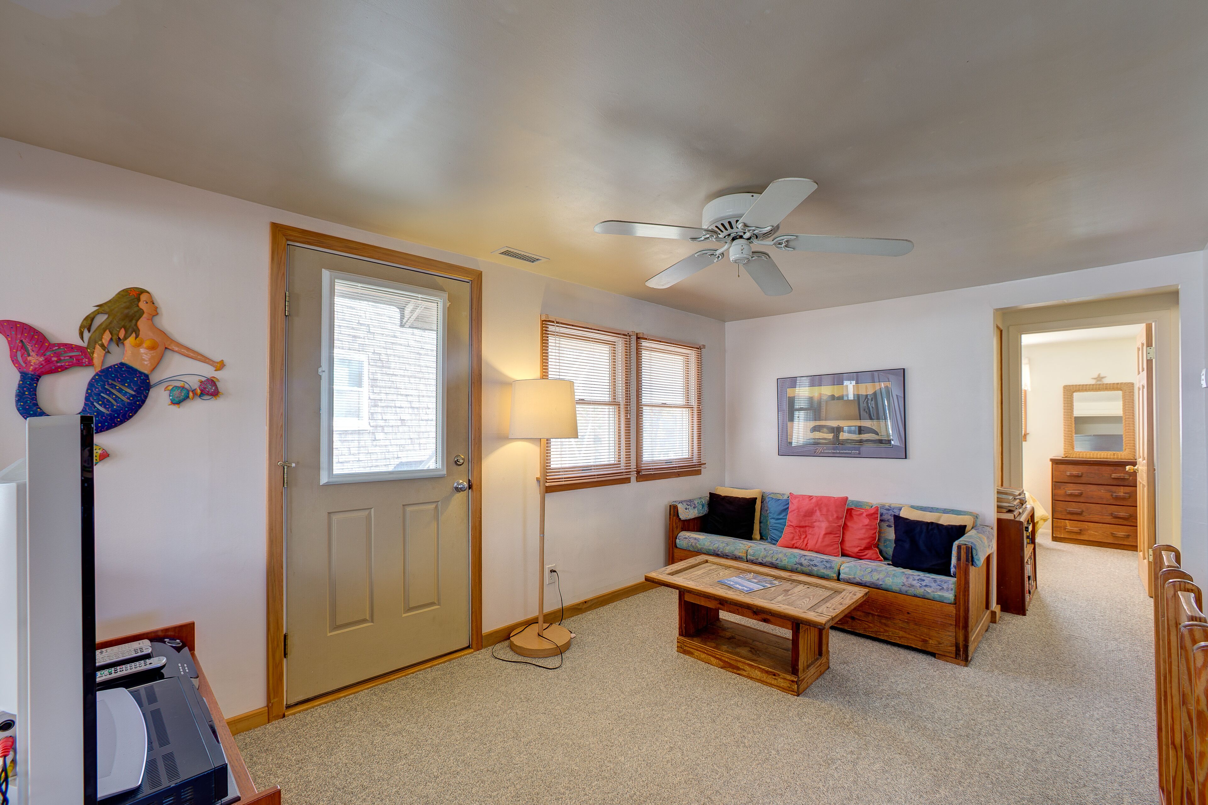 Bright and multi-level beach home close to water w/WiFi, ocean views, central AC