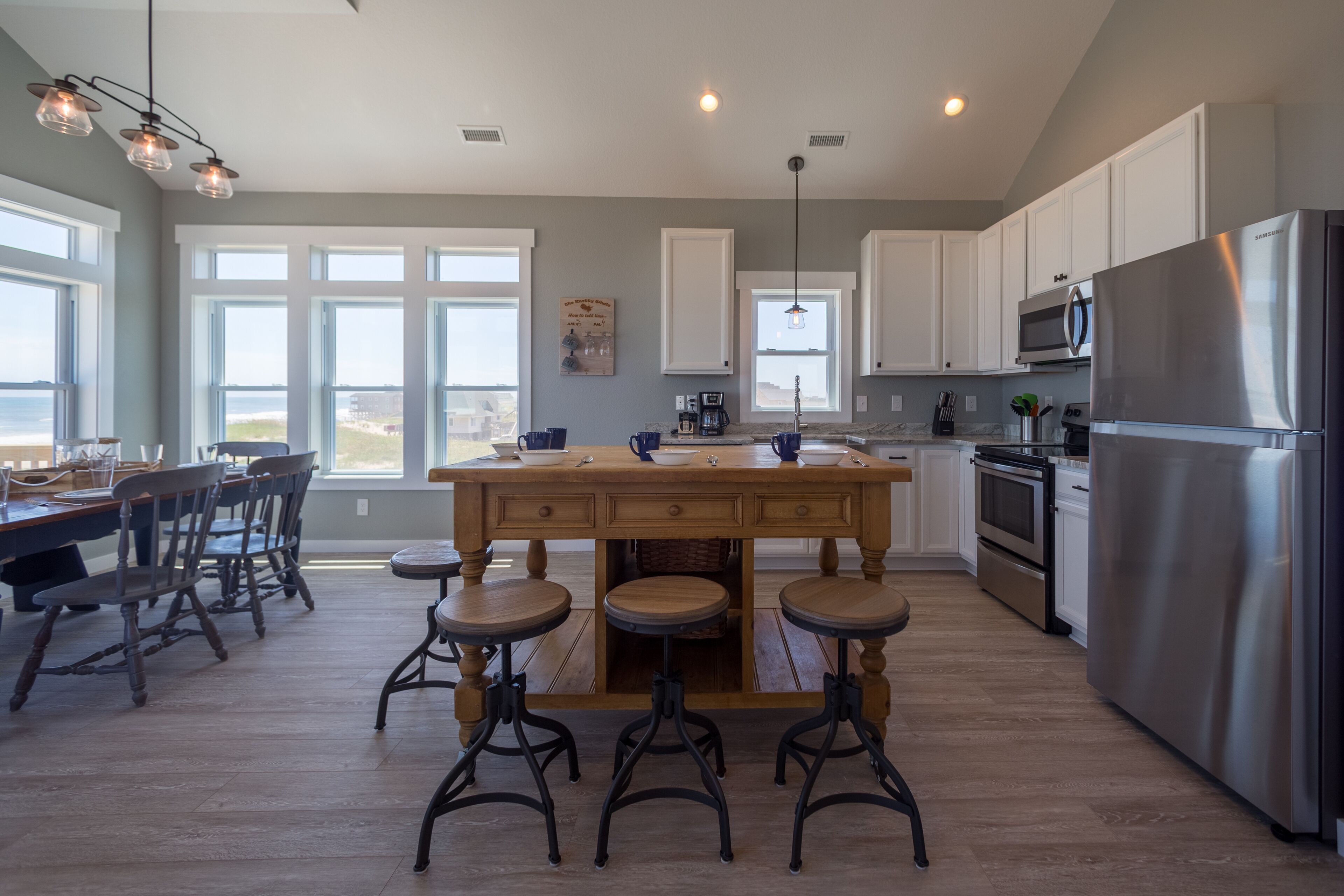 Dog-friendly, idyllic beachfront house w/private pool & hot tub, WiFi, AC, deck