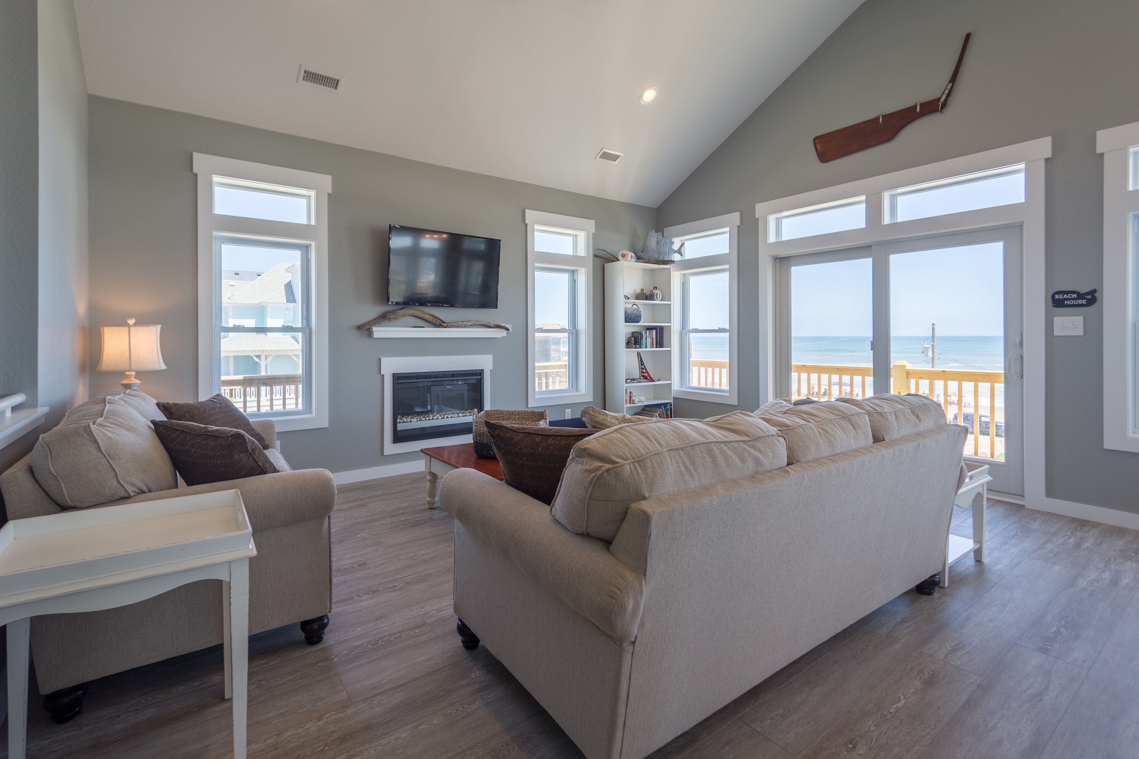 Dog-friendly, idyllic beachfront house w/private pool & hot tub, WiFi, AC, deck
