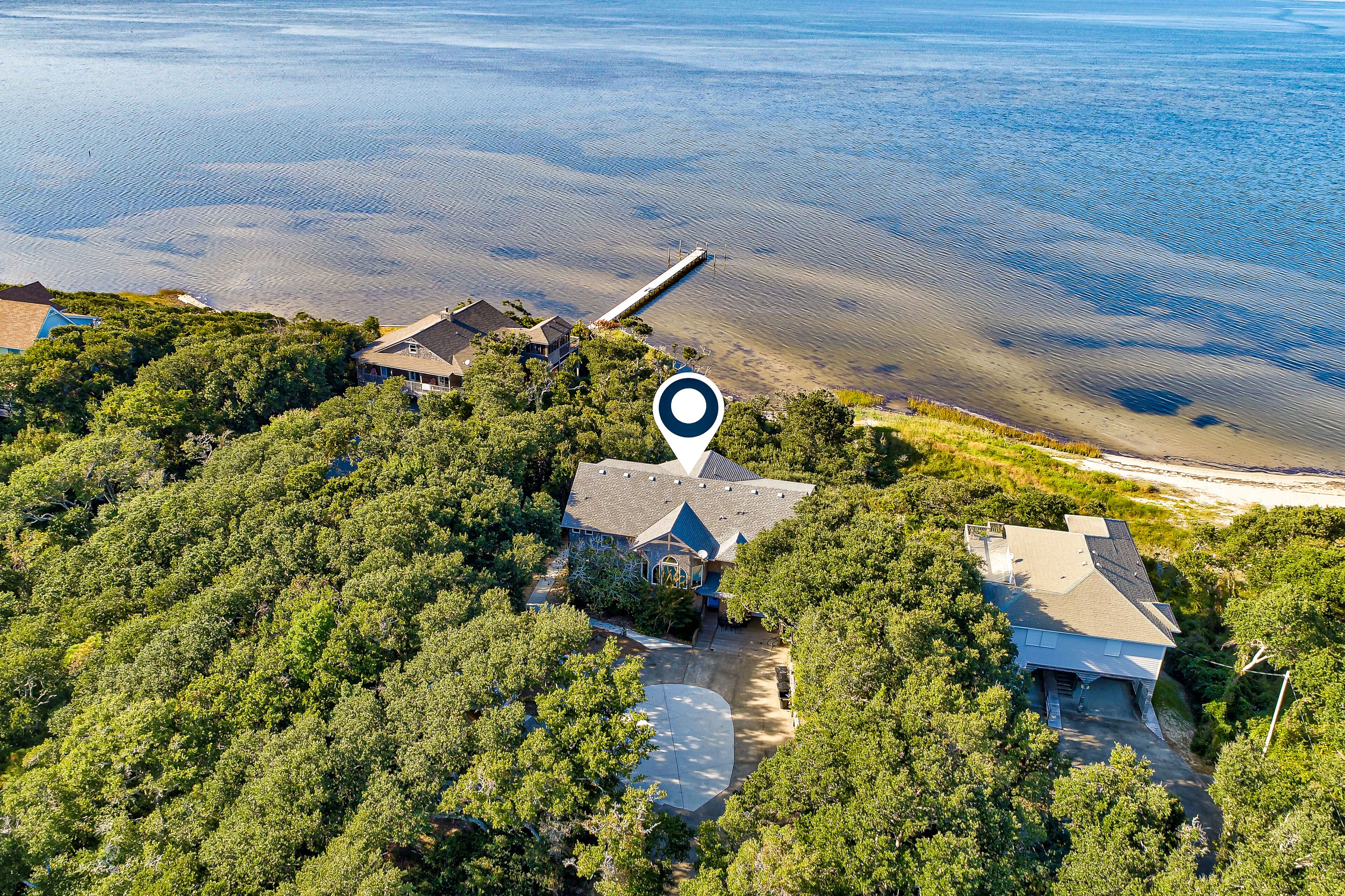 Dog-friendly soundfront house w/ private hot tub, washer/dryer, and central AC