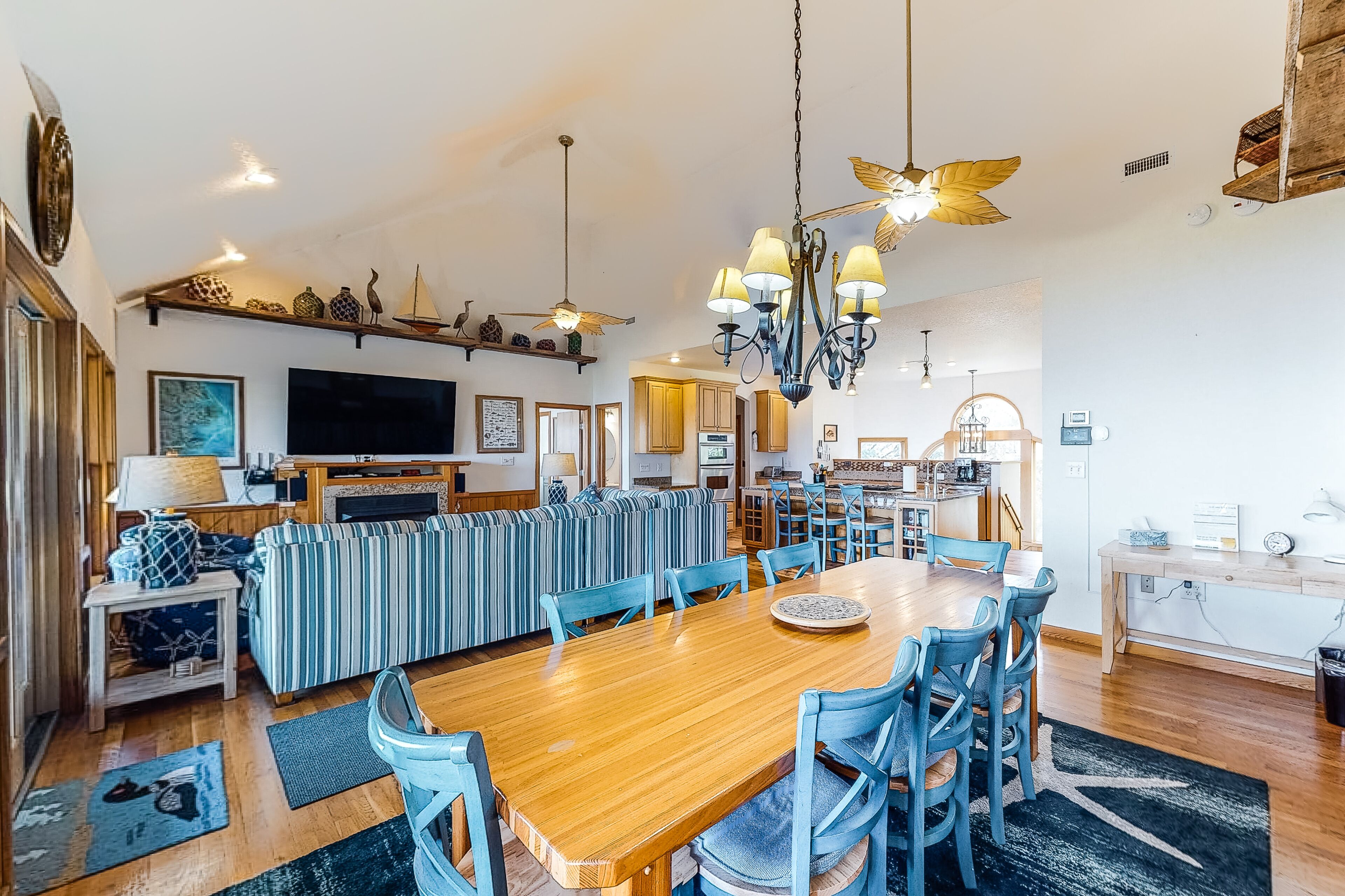 Dog-friendly soundfront house w/ private hot tub, washer/dryer, and central AC