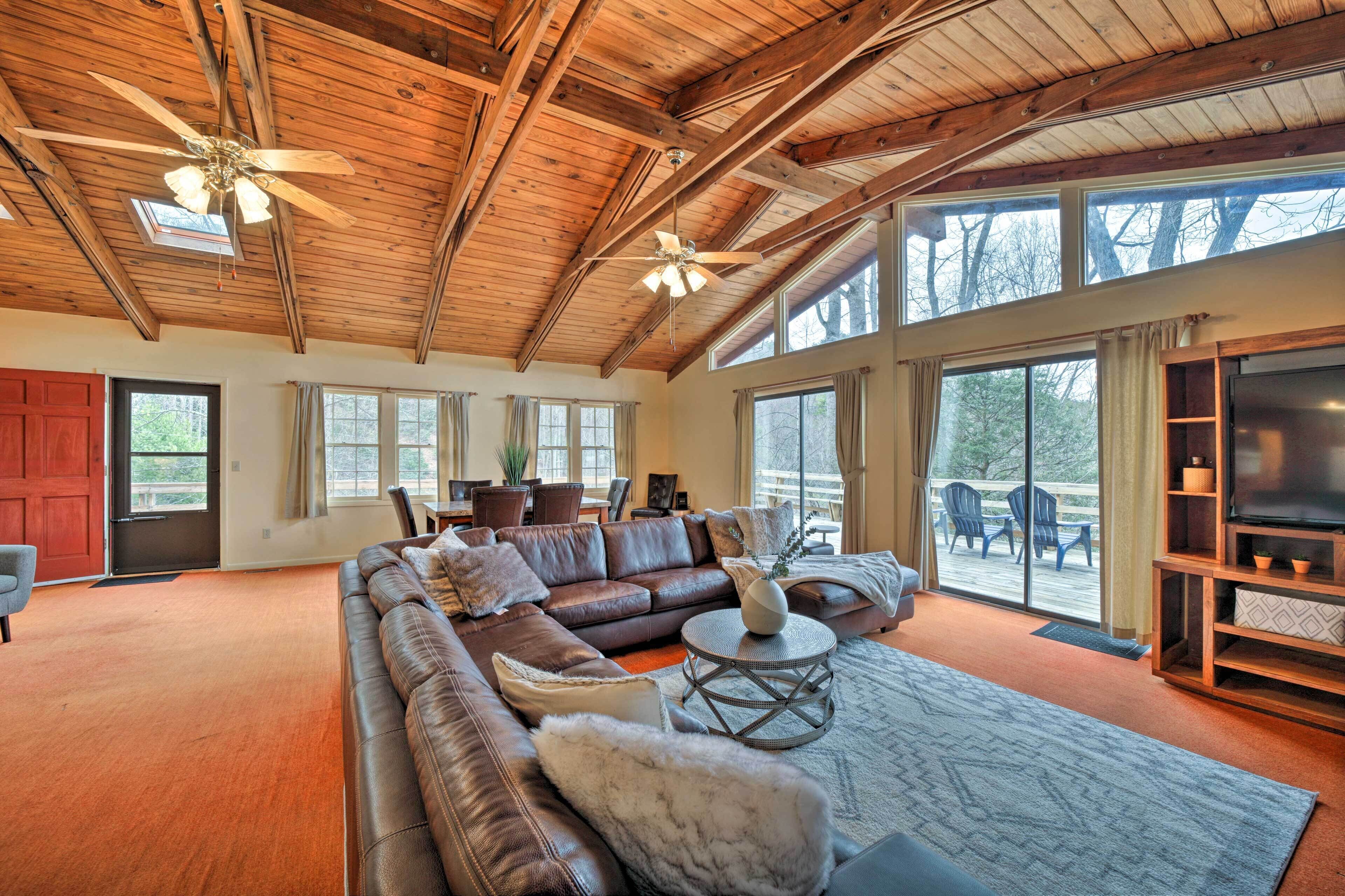 Rustic Clyde Getaway w/ Maggie Valley Views!