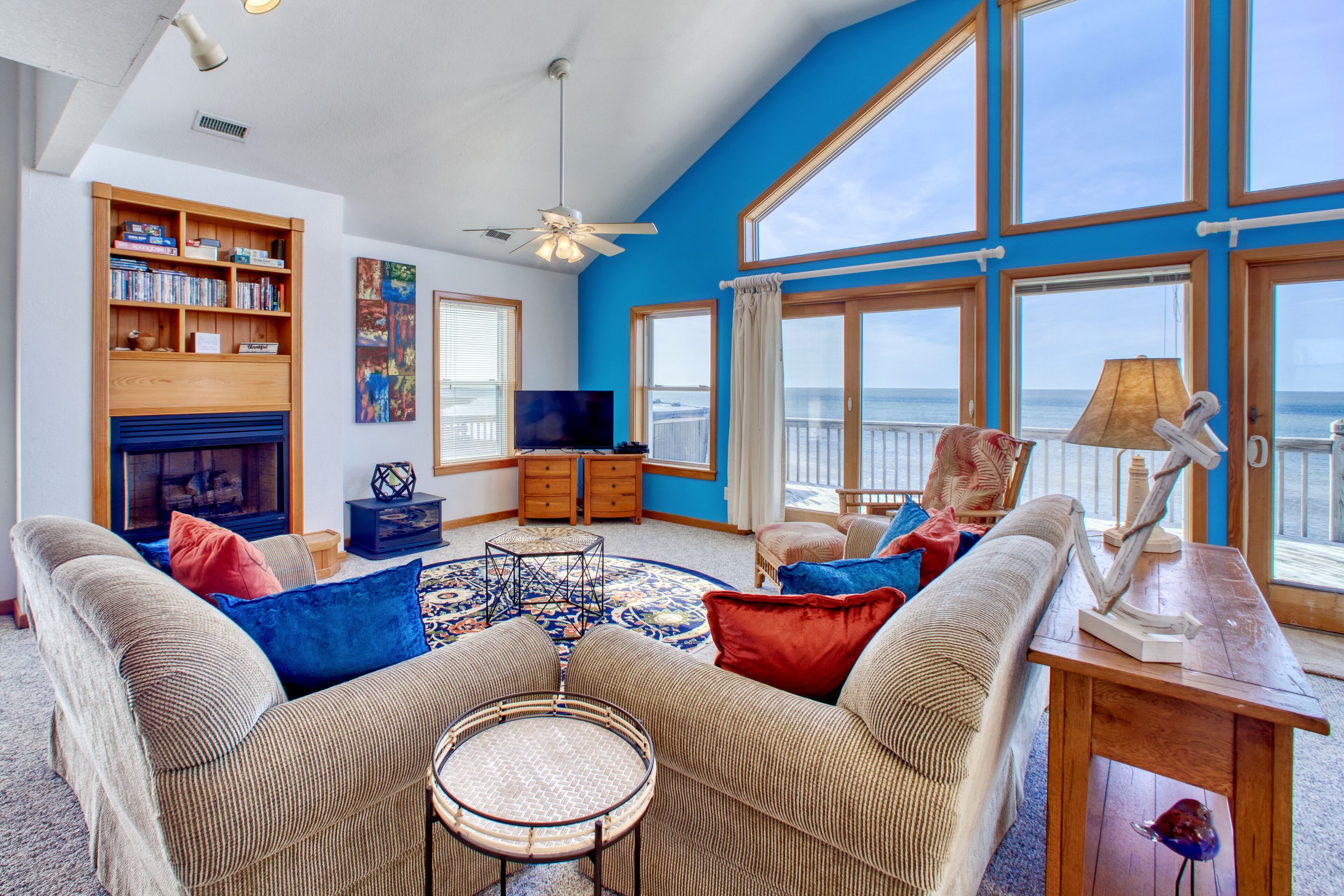 Amazing Sound-Front Vacation Retreat w/Private Hot Tub, Free WiFi, Central AC