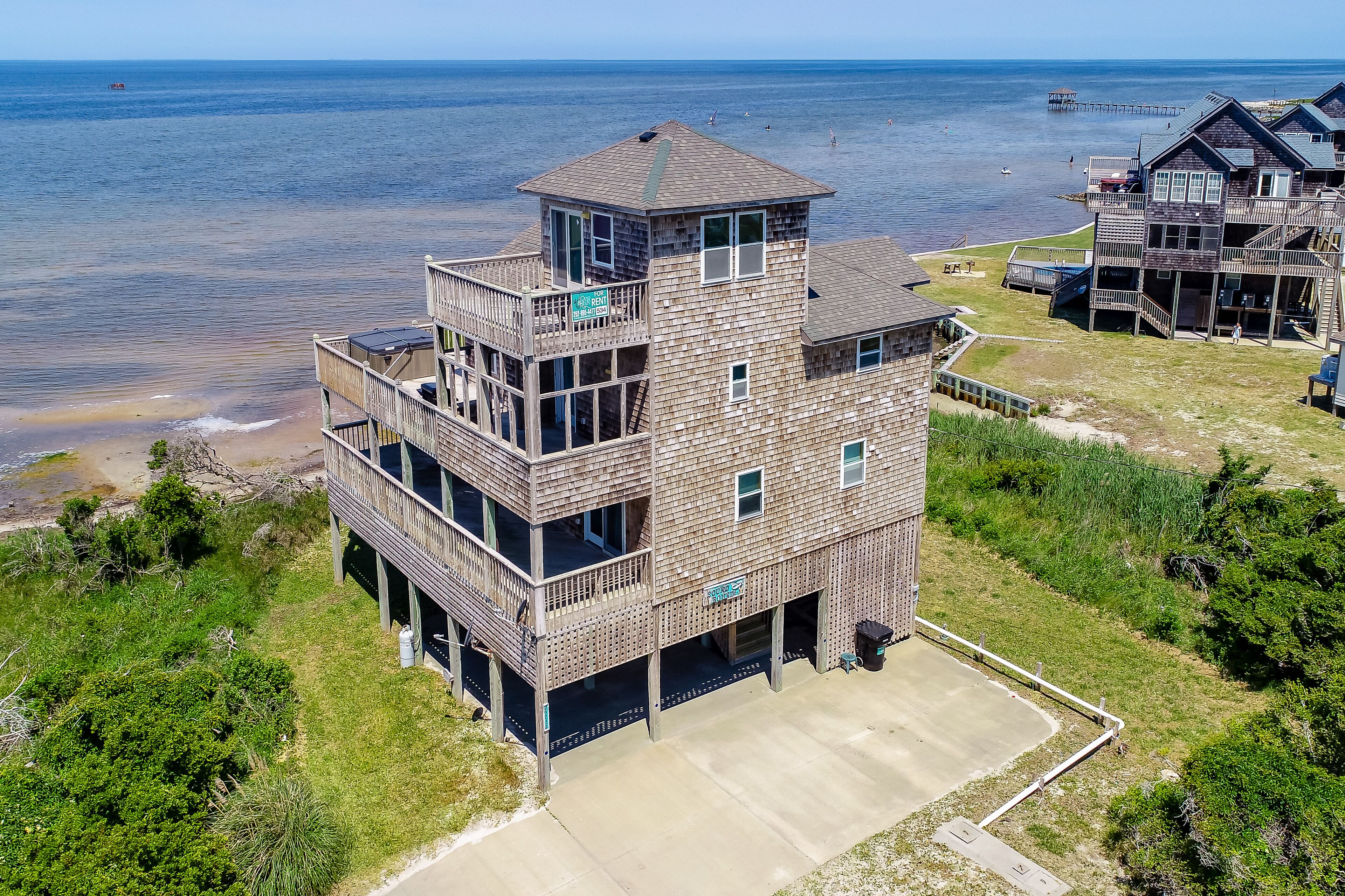 Amazing Sound-Front Vacation Retreat w/Private Hot Tub, Free WiFi, Central AC