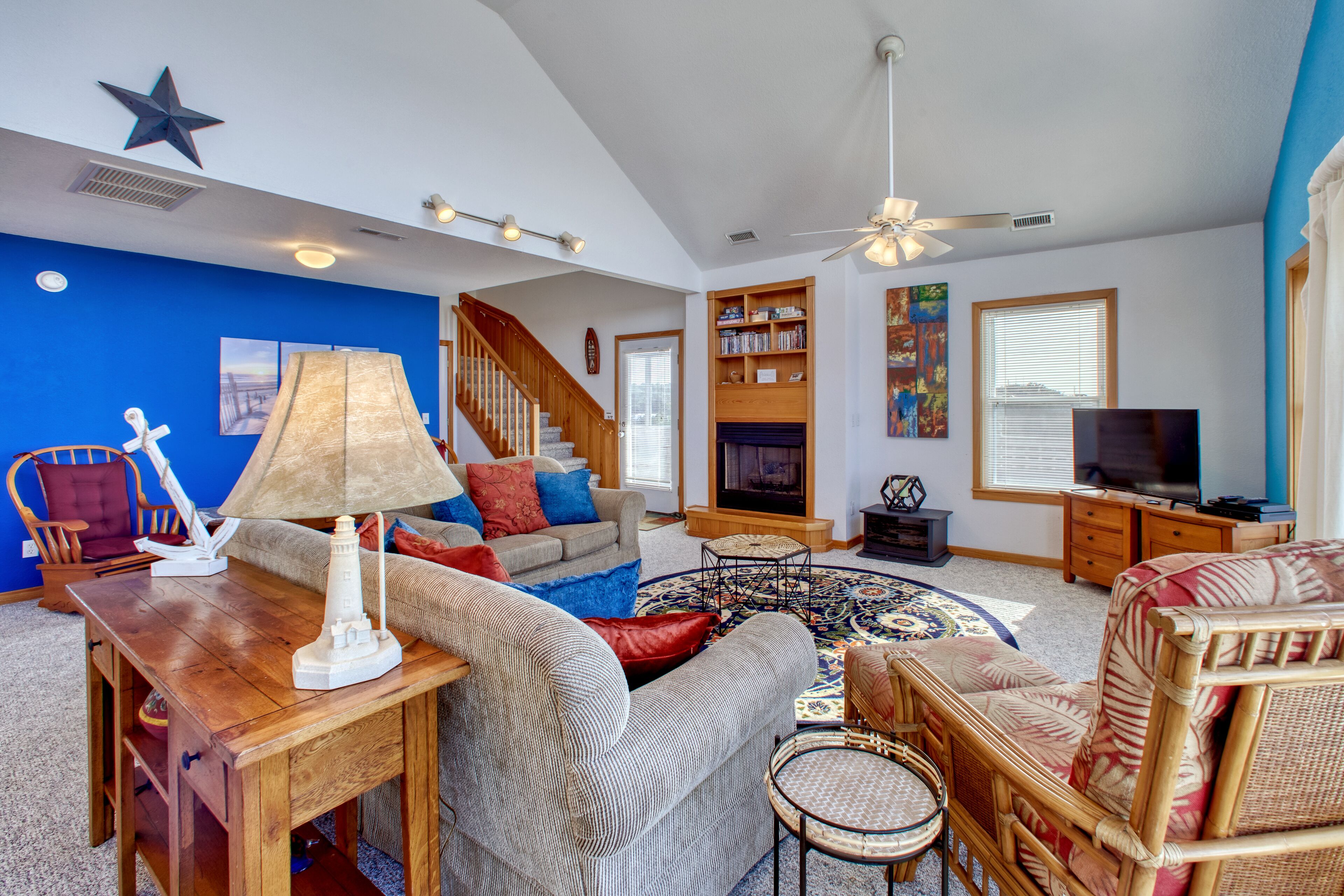 Amazing Sound-Front Vacation Retreat w/Private Hot Tub, Free WiFi, Central AC