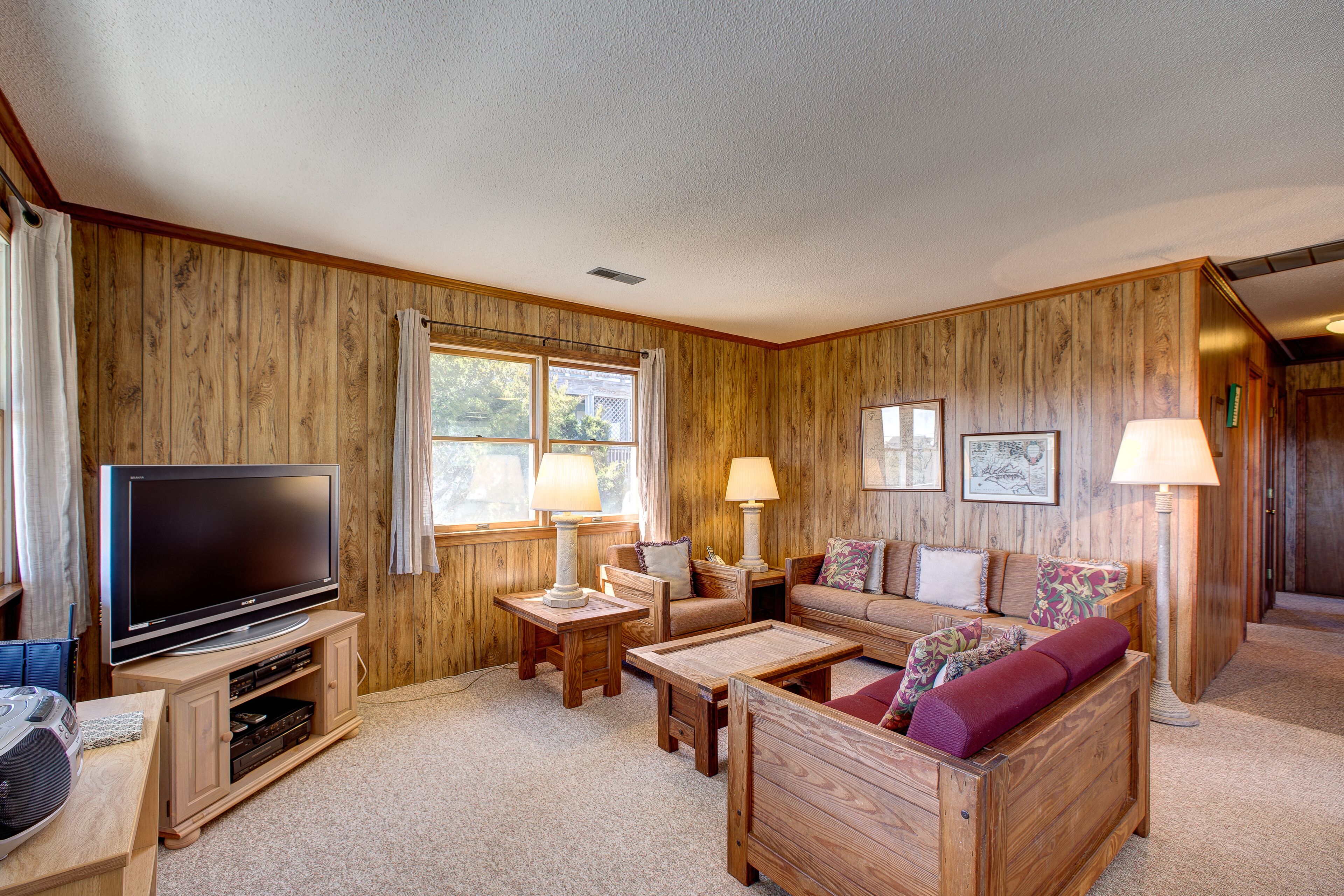 ocean-side vacation gem steps to beach w/central AC, WiFi, balcony, washer/dryer