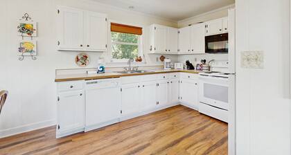 Classic, dog-friendly beach home just up from the water with a deck, WiFi & AC