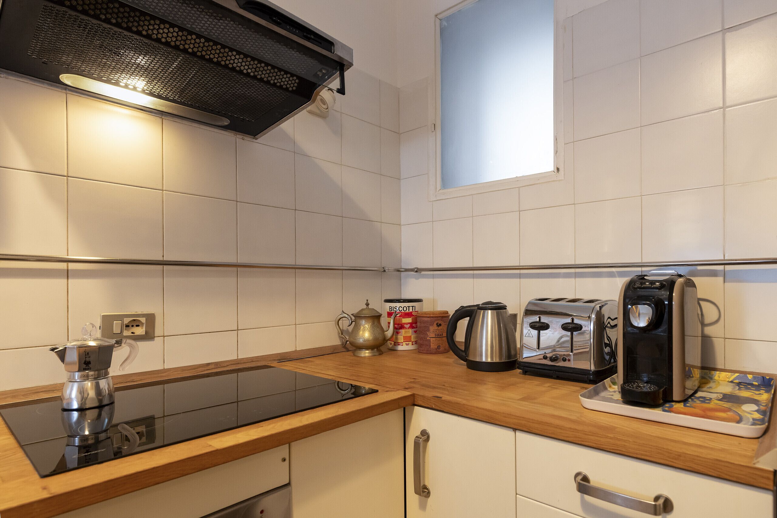 Frigorifero, microonde, forno, lavastoviglie